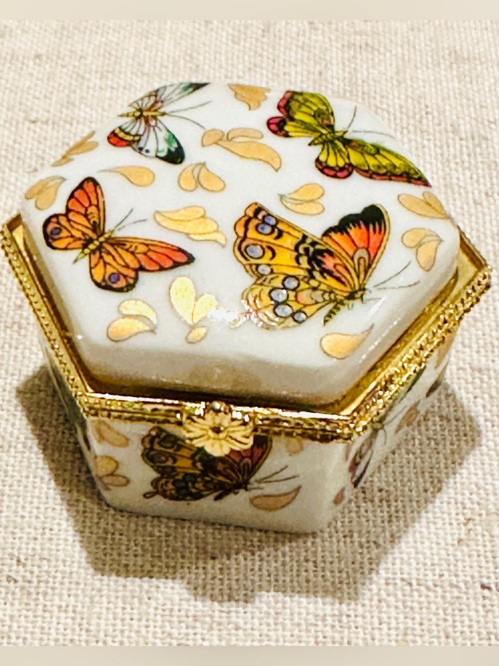 New Hexagon Butterfly Porcelain Trinket Box - Gold Flower Clasp - Ring/Pill Box